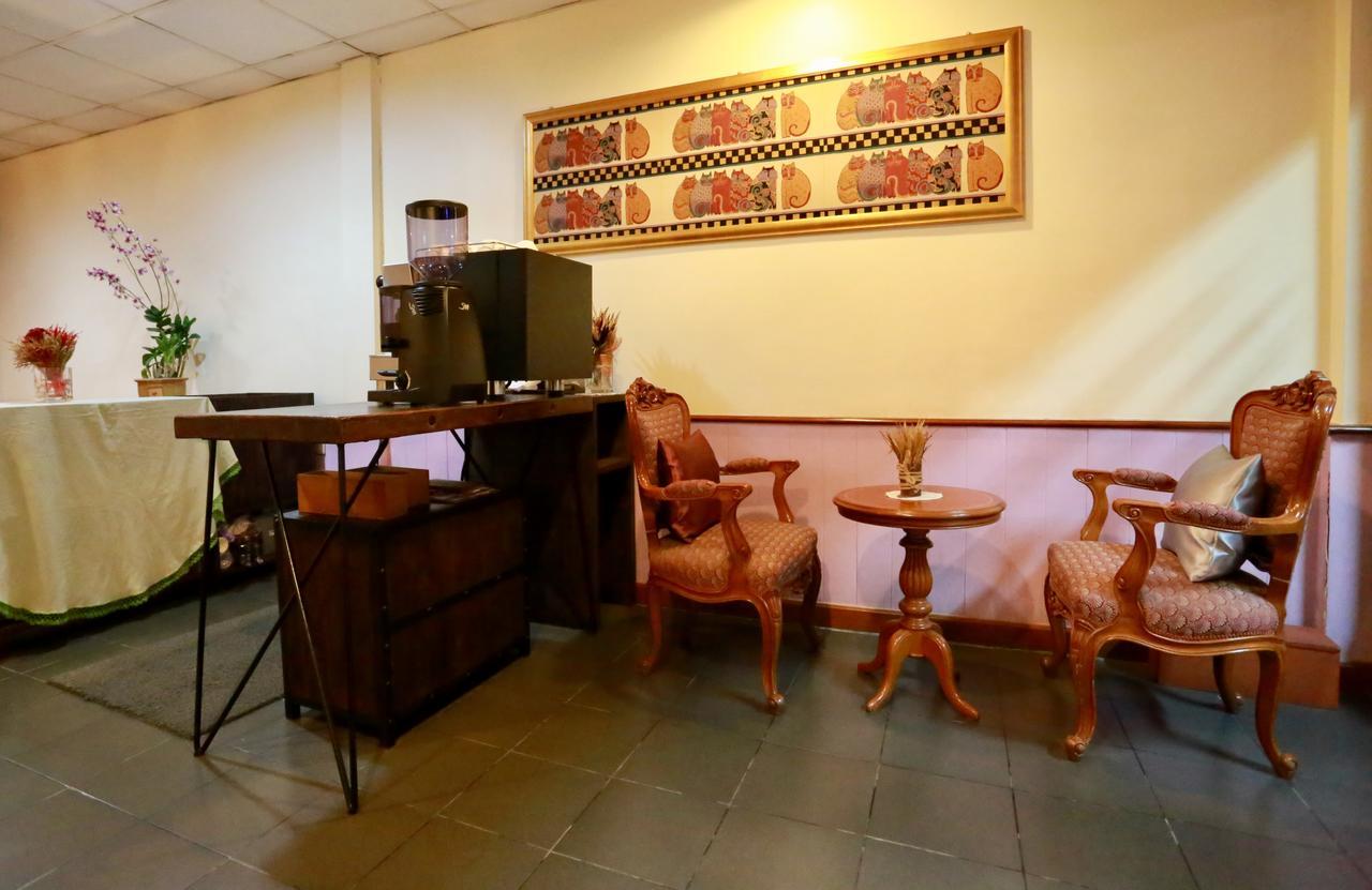 Travel Lodge Surawong (Adults Only) 방콕 외부 사진