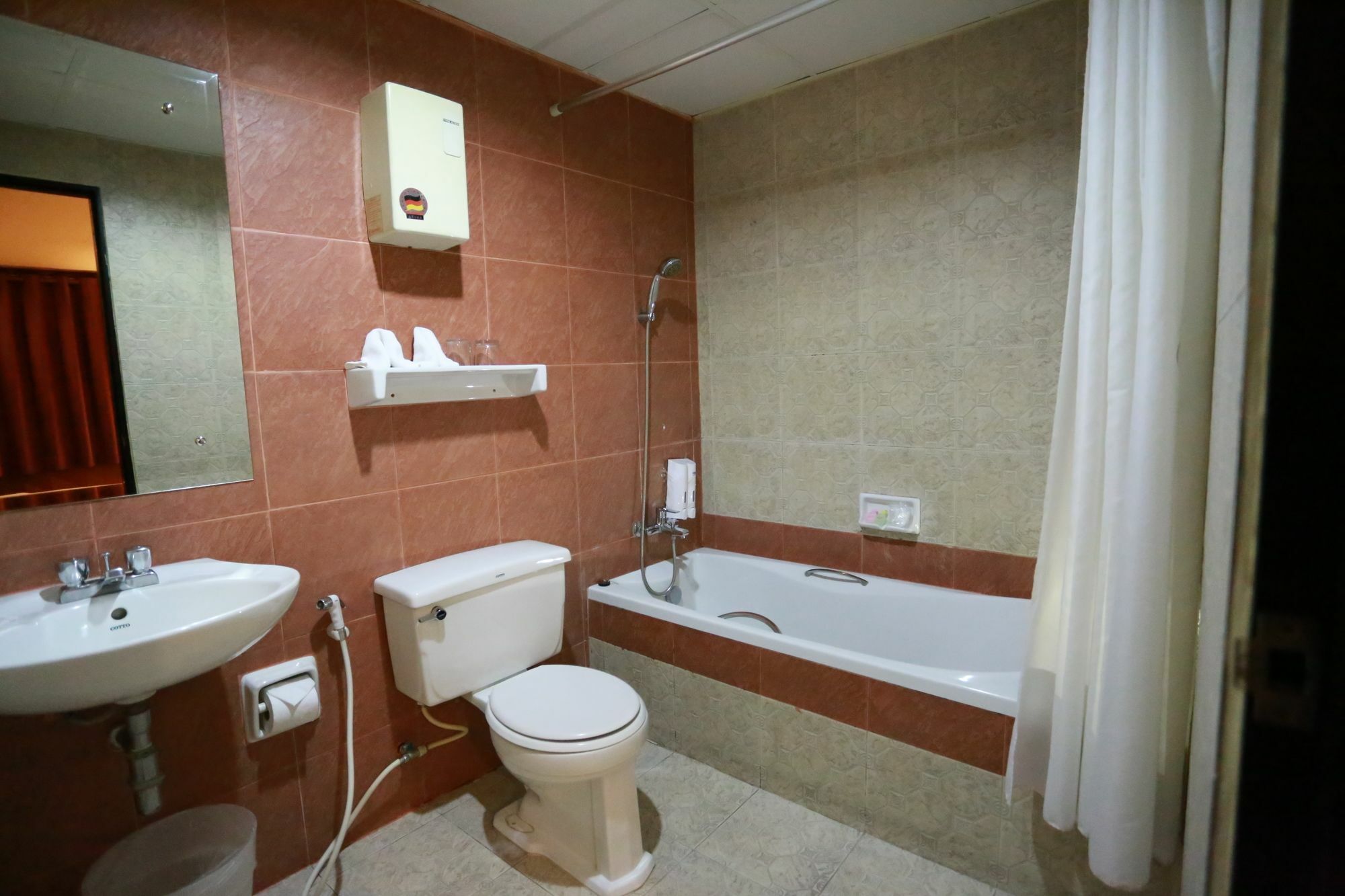 Travel Lodge Surawong (Adults Only) 방콕 외부 사진