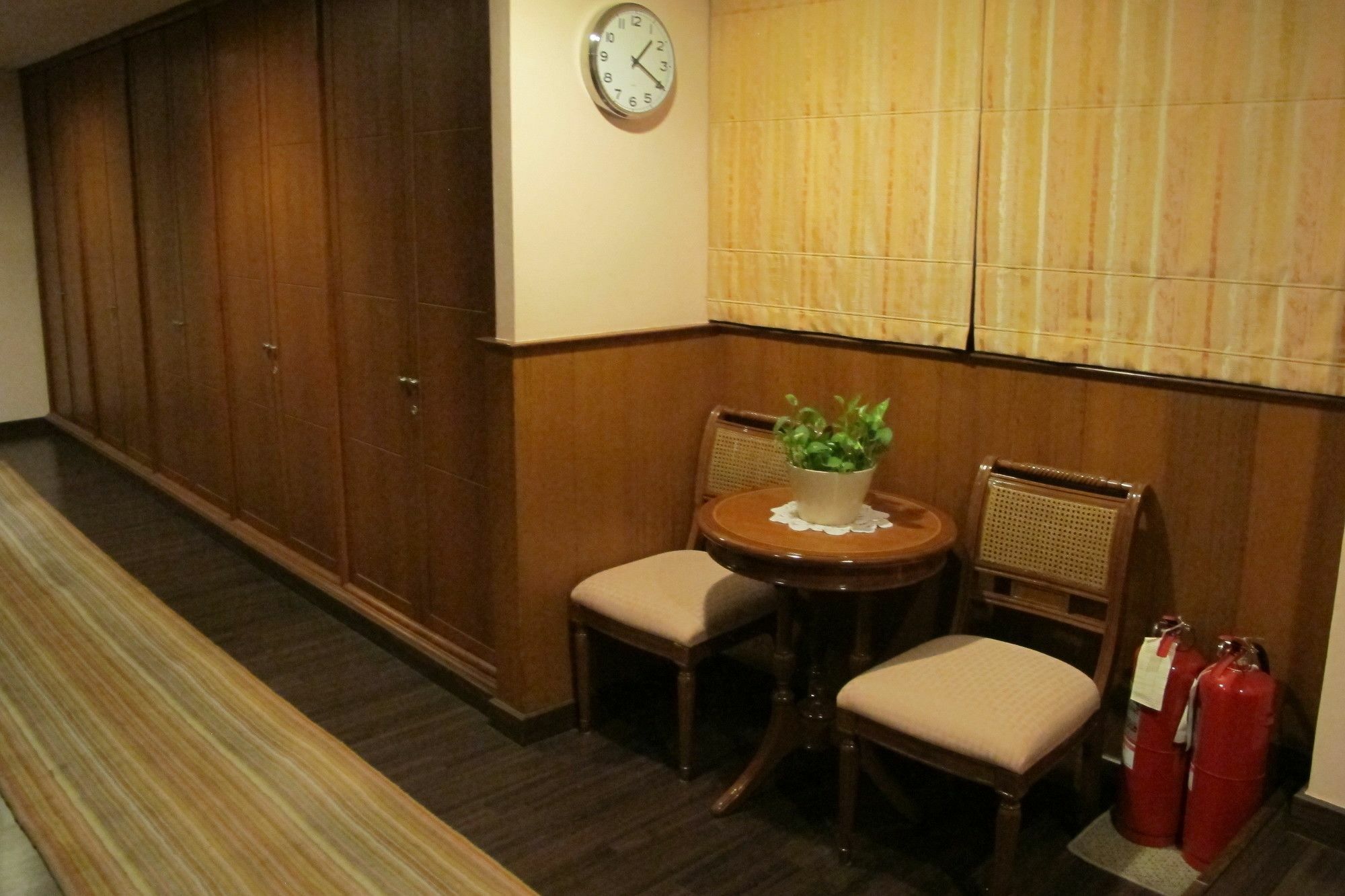 Travel Lodge Surawong (Adults Only) 방콕 외부 사진