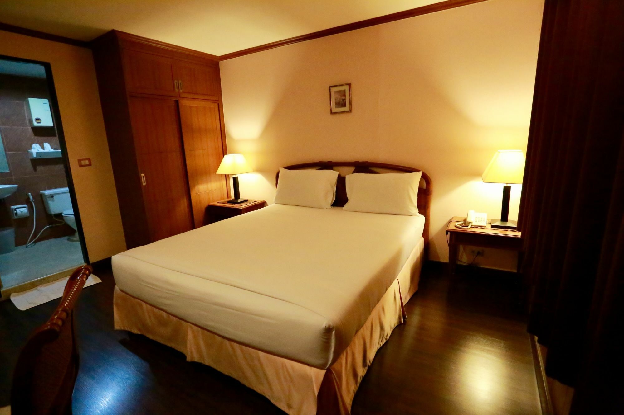 Travel Lodge Surawong (Adults Only) 방콕 외부 사진