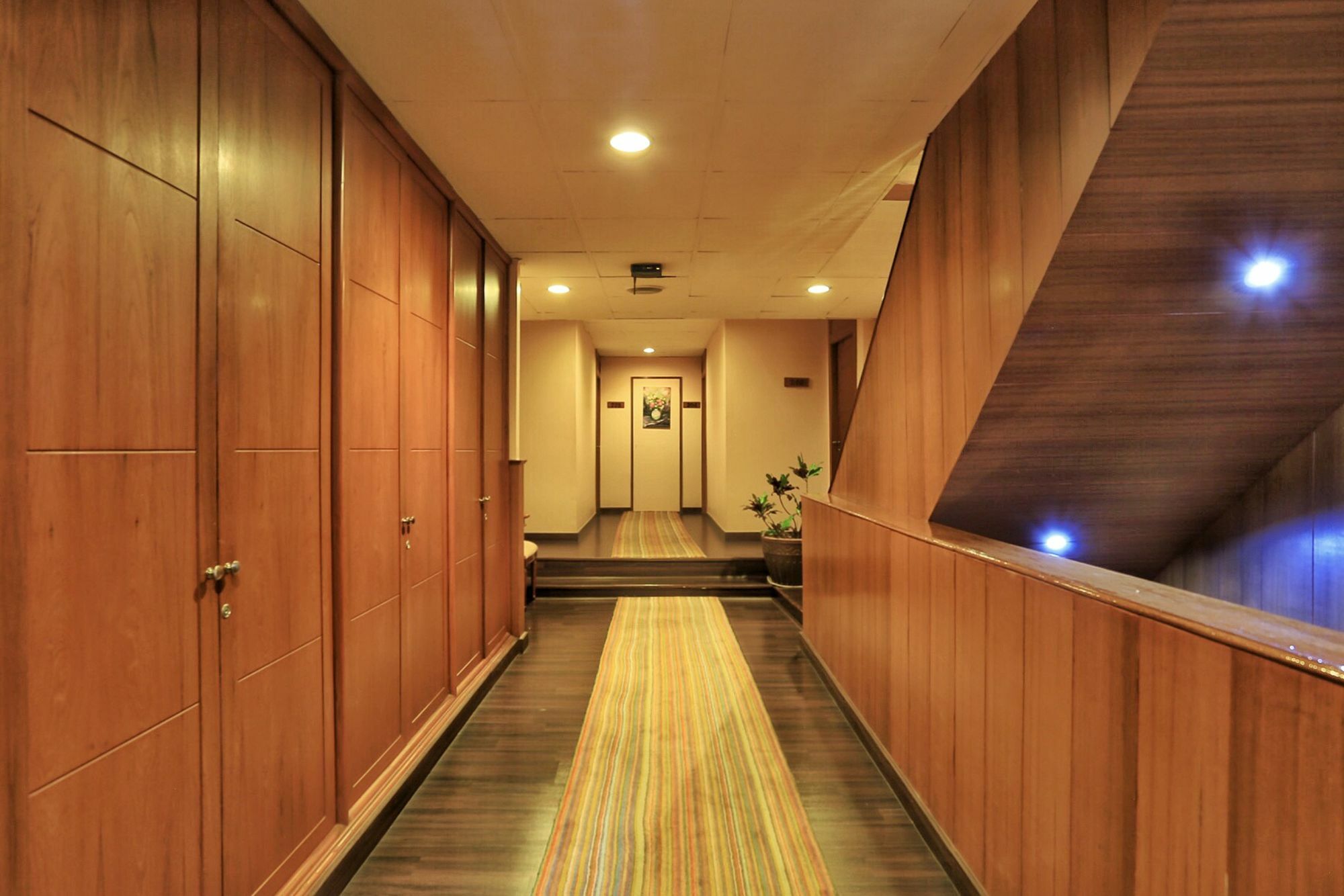 Travel Lodge Surawong (Adults Only) 방콕 외부 사진